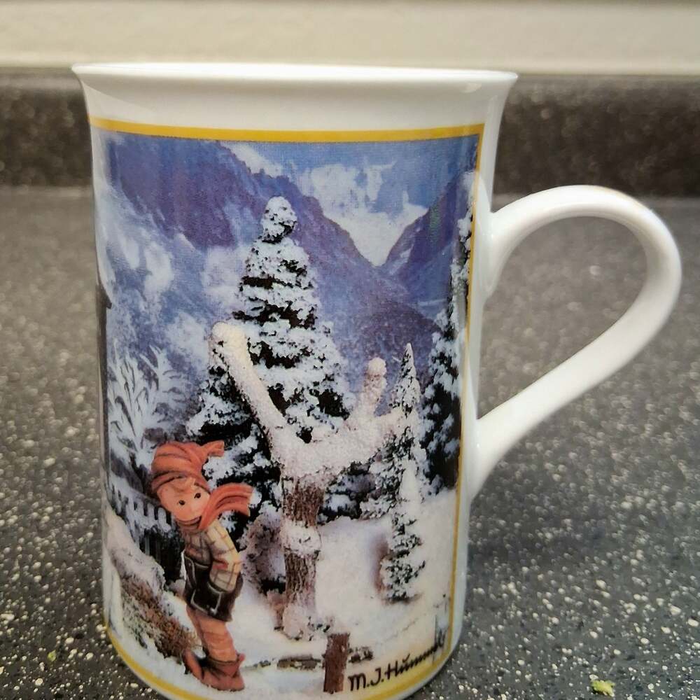 M.I. Hummel Fine Porcelain Collector Mug November Ride Into Christmas Danbury Mi